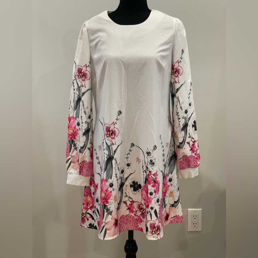ChicMe M‎ White Floral Long Sleeve Zipper Back Open Sleeve Knee Legnth